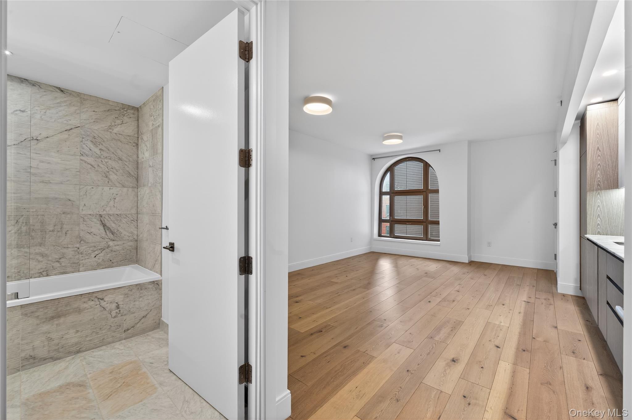 229 9th Street 307 Property Photo 8