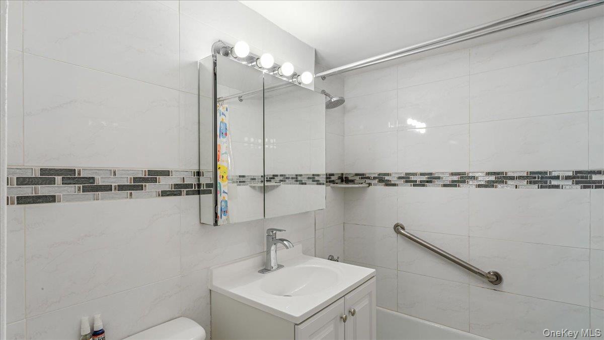 61-35 98th St 7g Property Photo 5