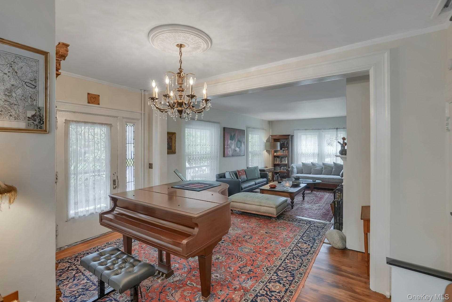 105 Hooker Avenue Property Photo 7