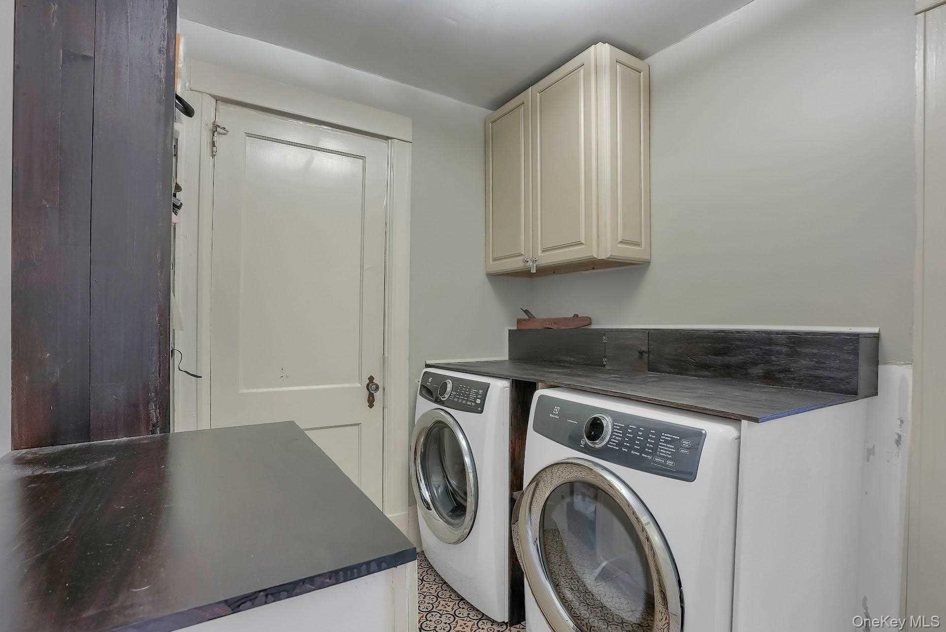 105 Hooker Avenue Property Photo 17