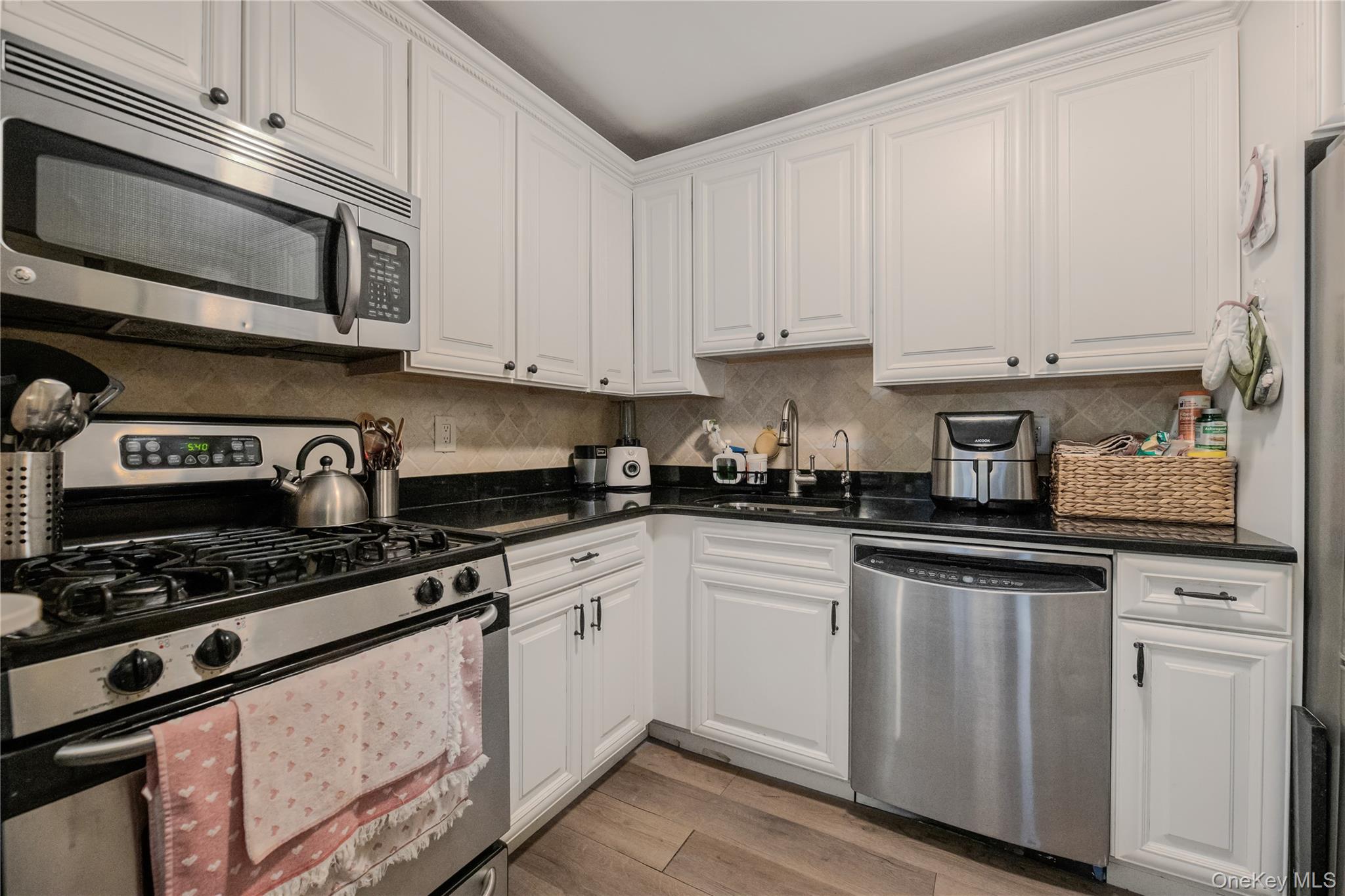 3220 Fairfield Avenue 5a Property Photo 5