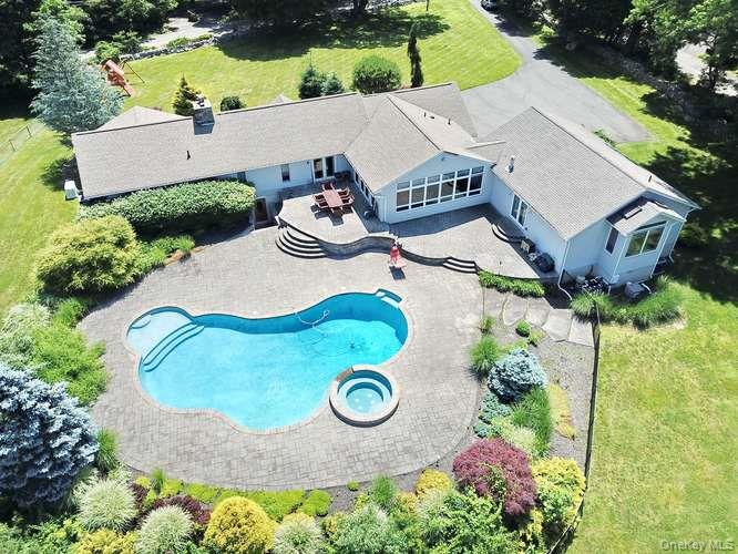 89 Spook Rock Road Property Photo 1