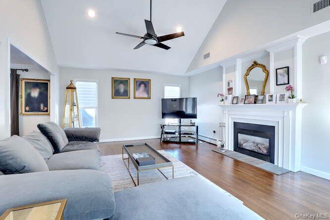 89 Spook Rock Road Property Photo 6