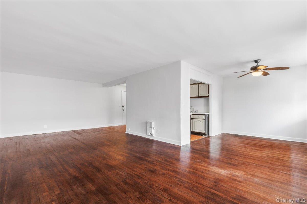 370 Westchester Avenue 5c Property Photo 8
