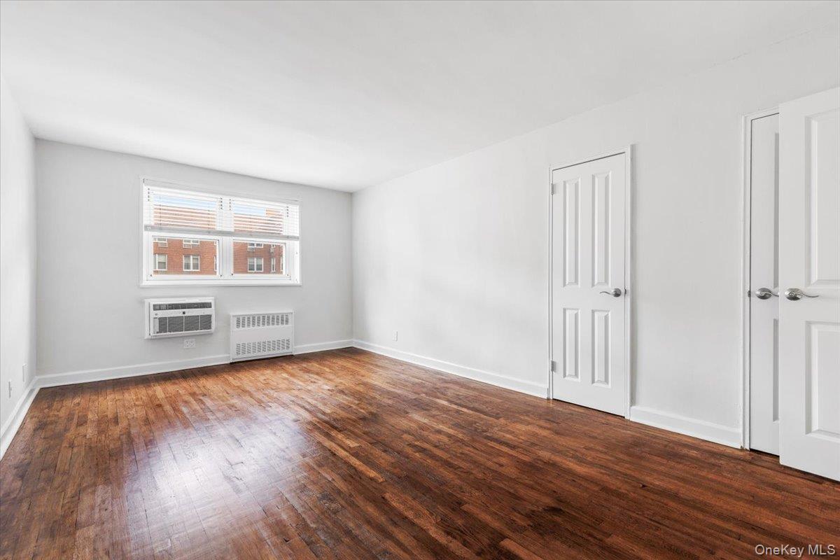 370 Westchester Avenue 5c Property Photo 12