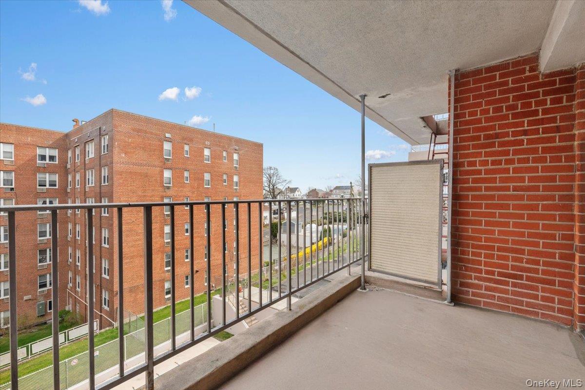 370 Westchester Avenue 5c Property Photo 14