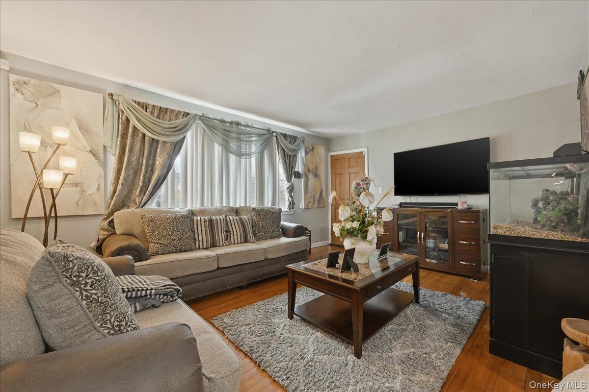13514 220th Street Property Photo 4