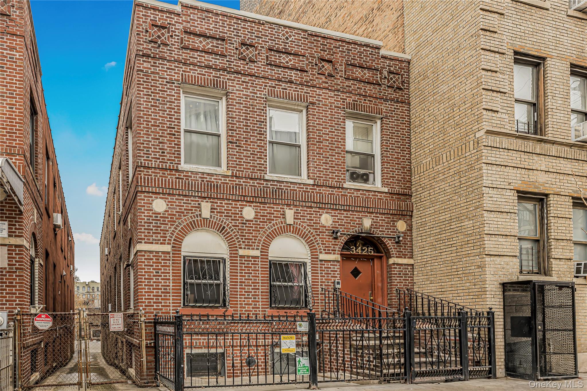 3425 Dekalb Avenue Property Photo 1
