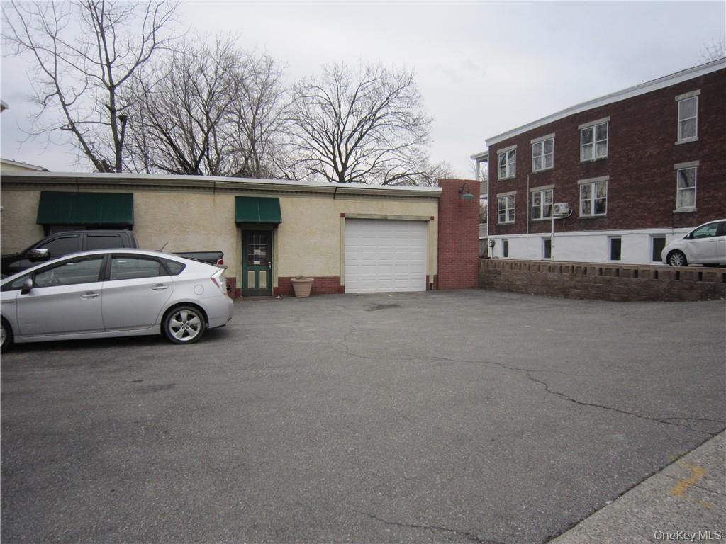 11 Quassaick Avenue Property Photo 6