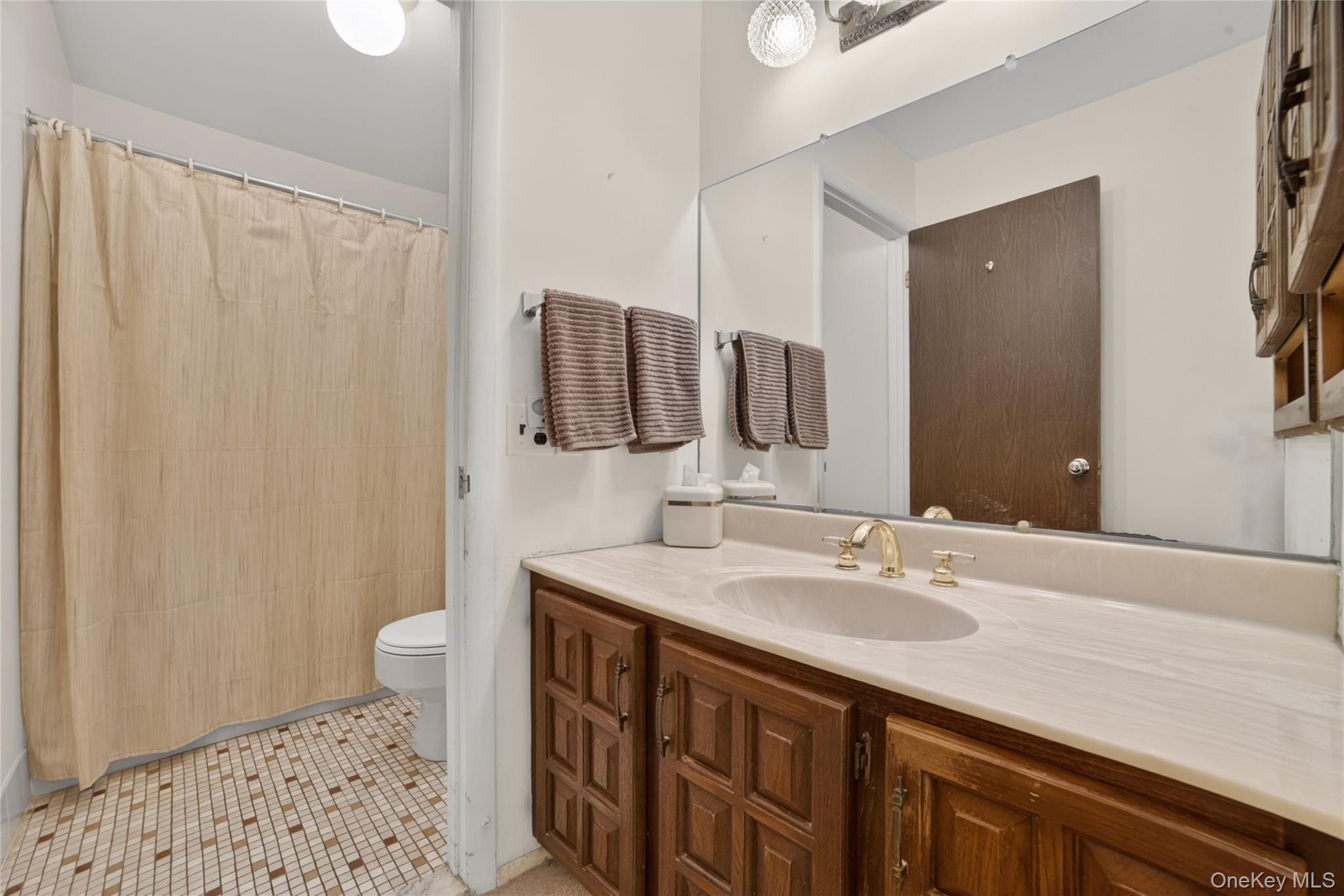 128d Columbia Court D Property Photo 25