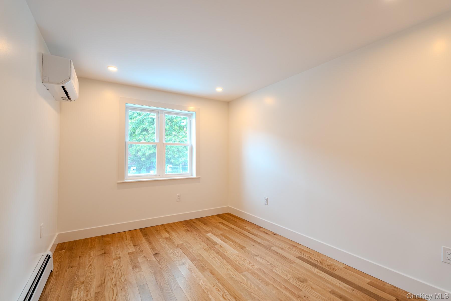 982 E 106th Street Property Photo 4