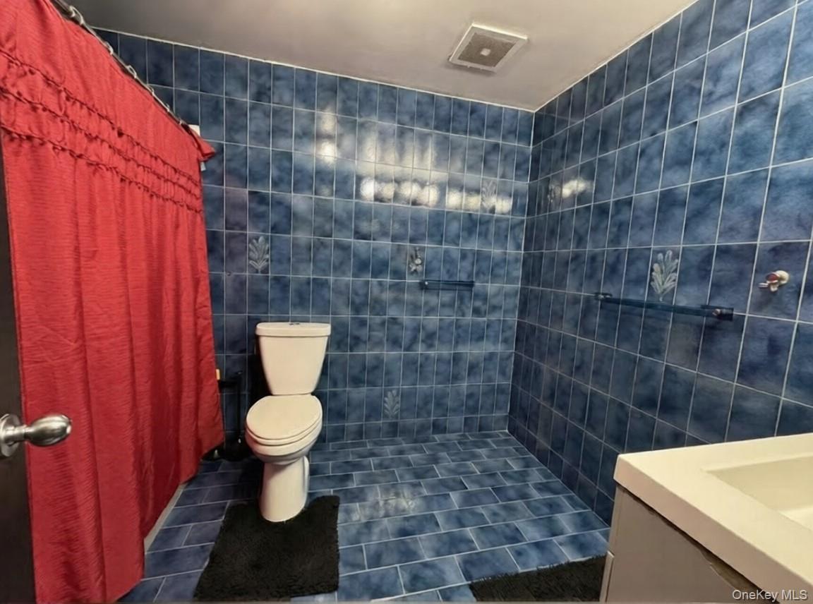 60-59 69th Street Property Photo 17