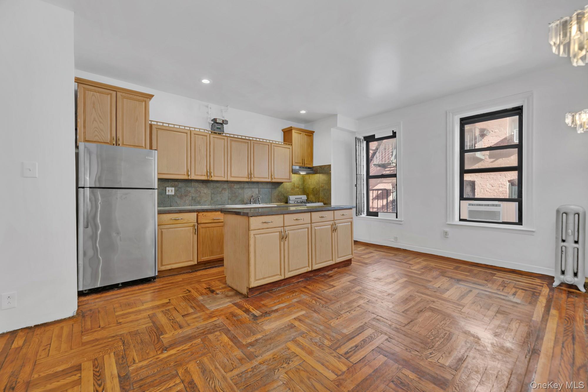 828 Gerard Avenue 2d Property Photo 2
