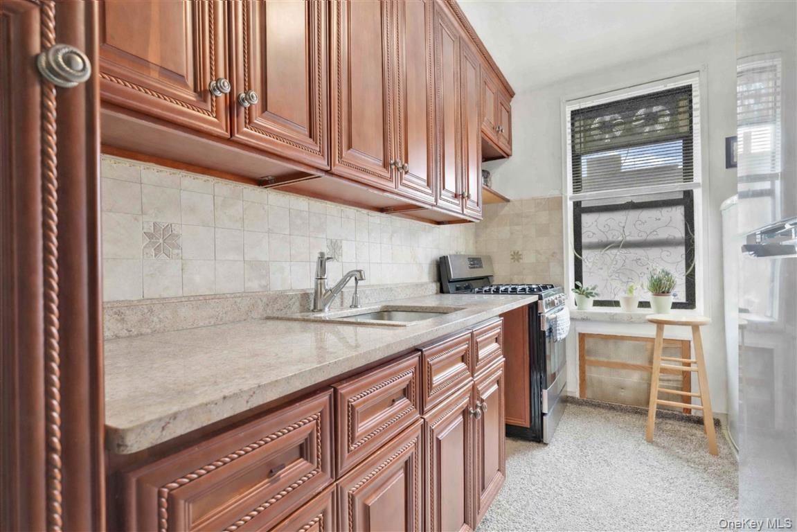 141-05 Pershing Crescent 516 Property Photo 13