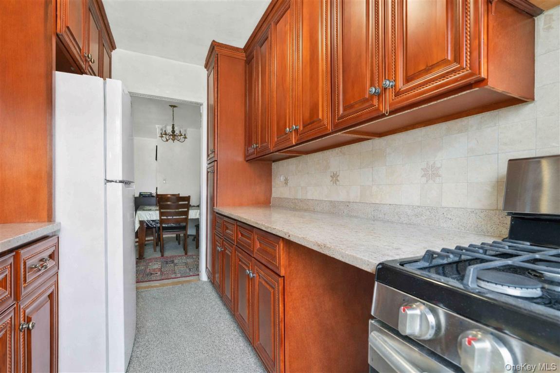 141-05 Pershing Crescent 516 Property Photo 14