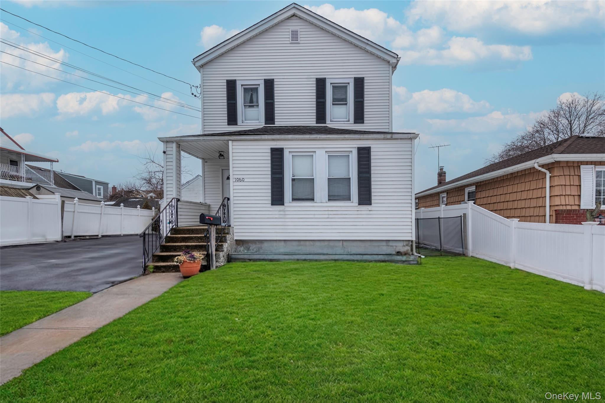 1060 Midland Street Property Photo 2