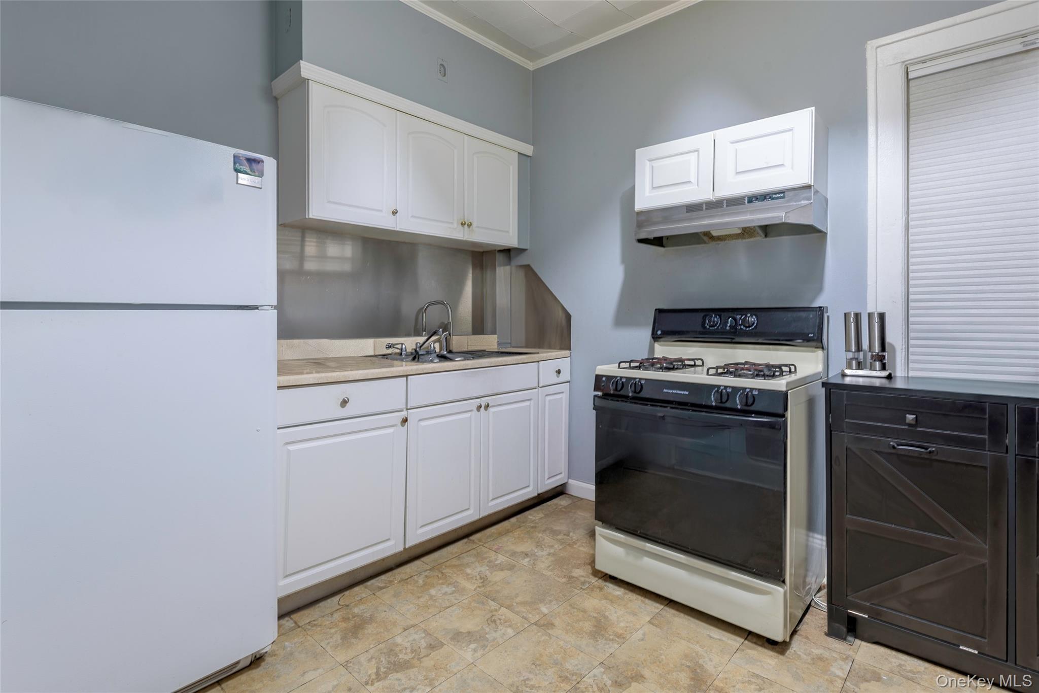 1060 Midland Street Property Photo 12
