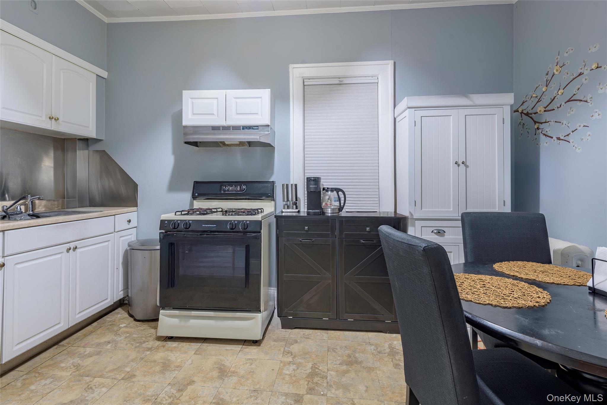 1060 Midland Street Property Photo 13