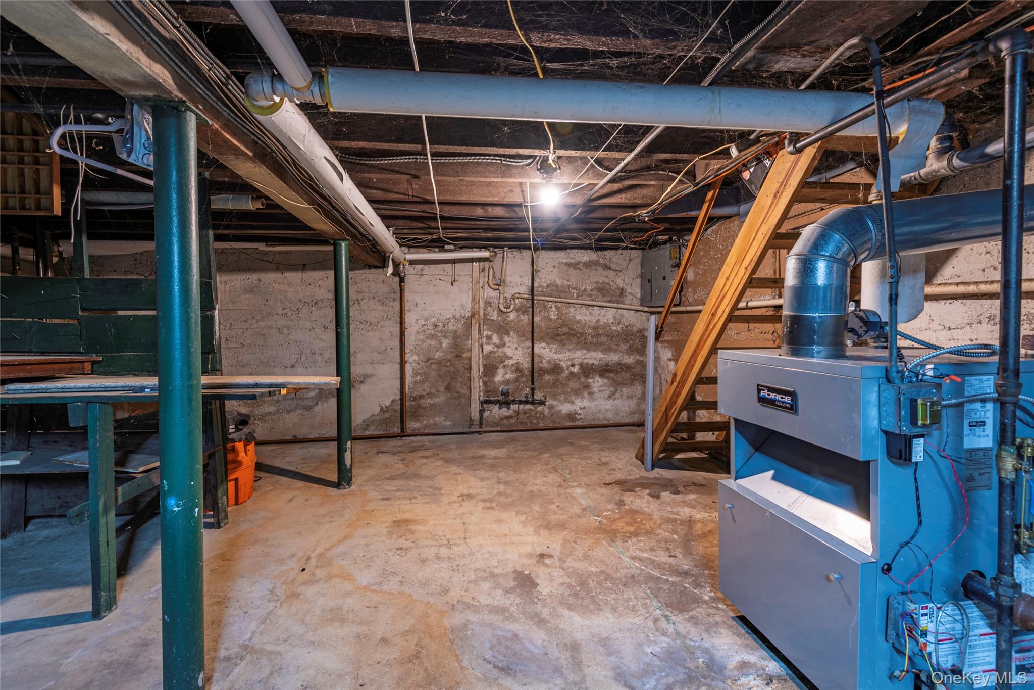 1060 Midland Street Property Photo 24