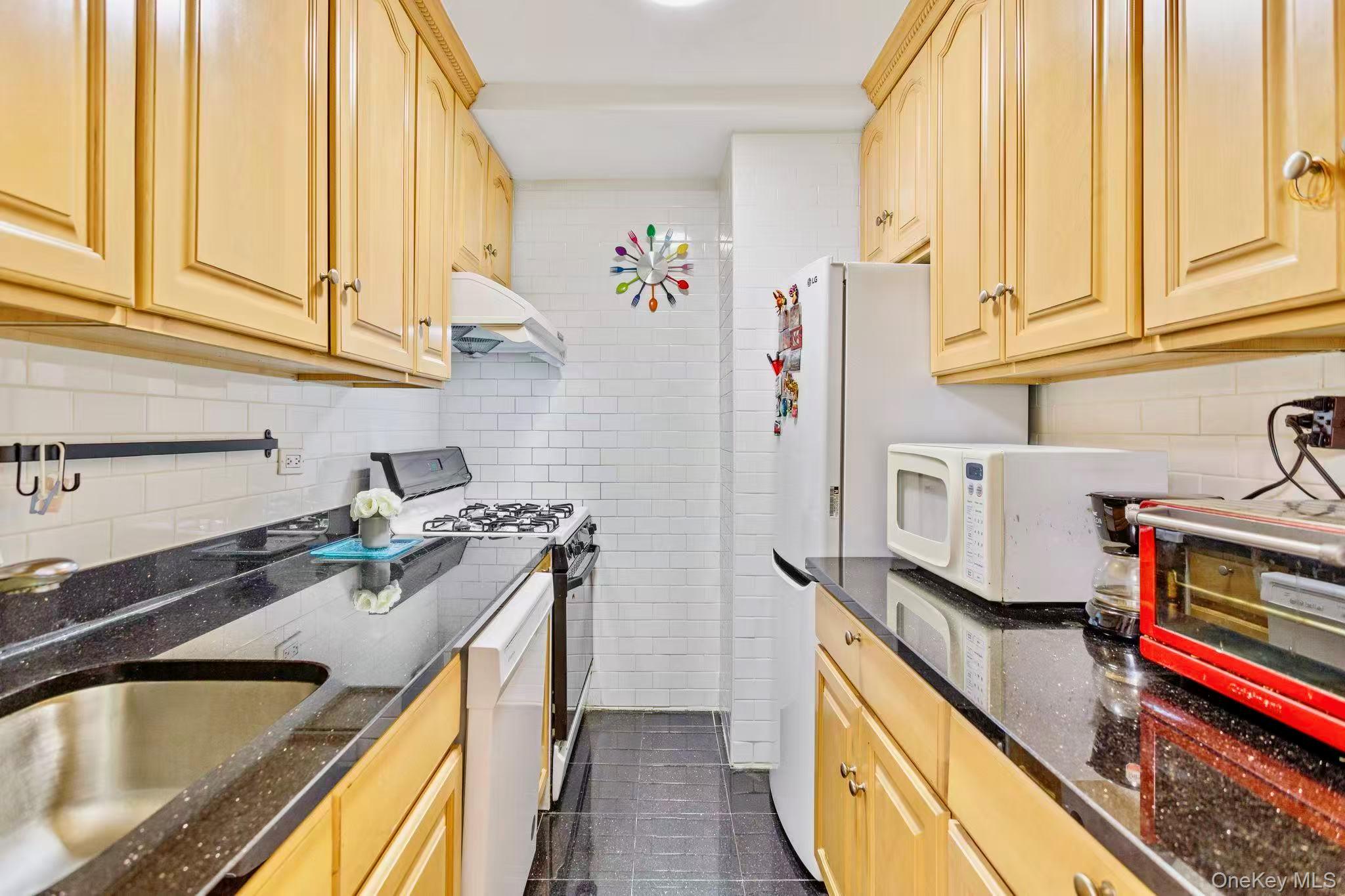14205 Roosevelt Avenue 339 Property Photo 6