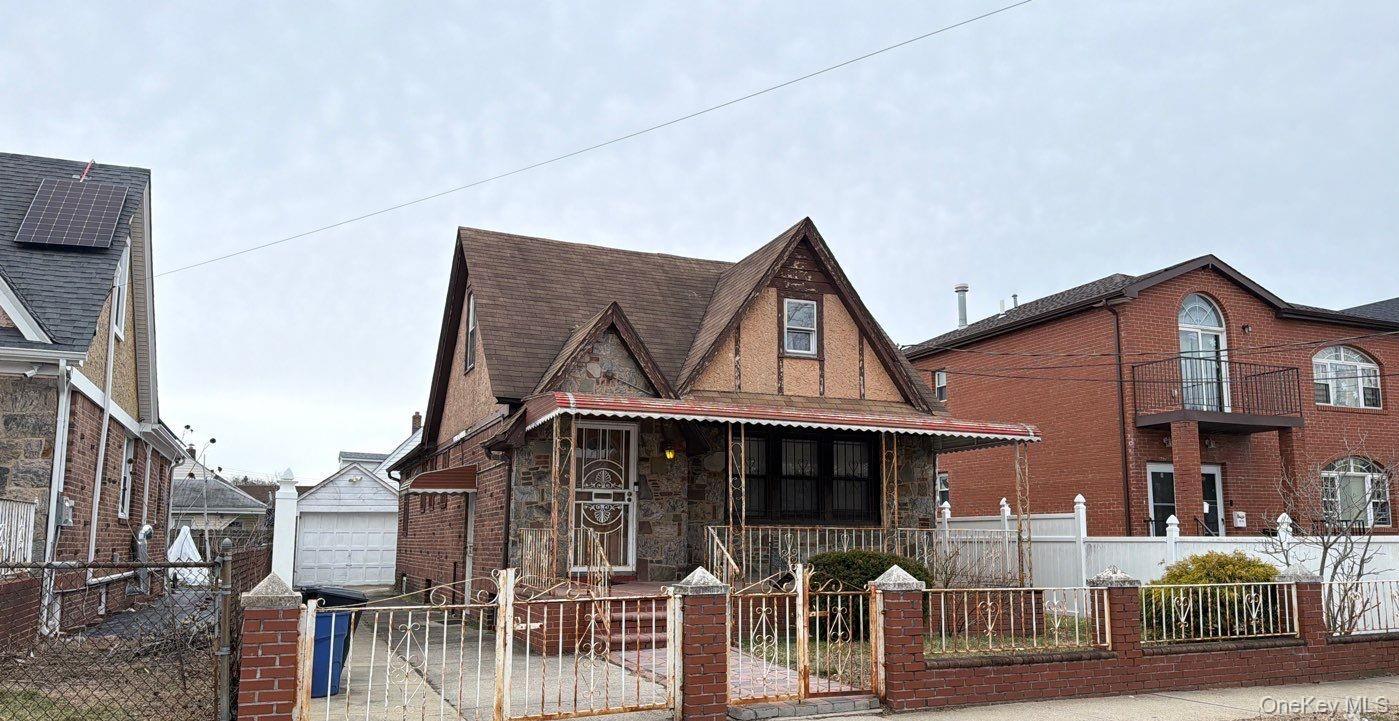 135-15 220th Place Property Photo 3
