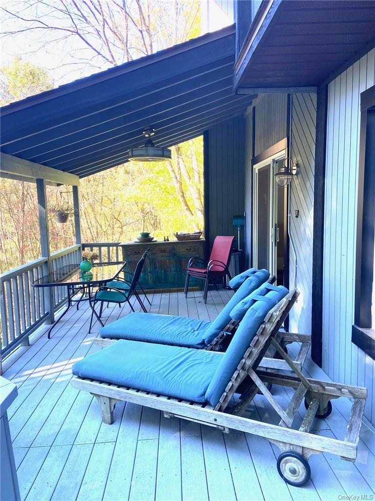 46 Patricia Lane Property Photo 5