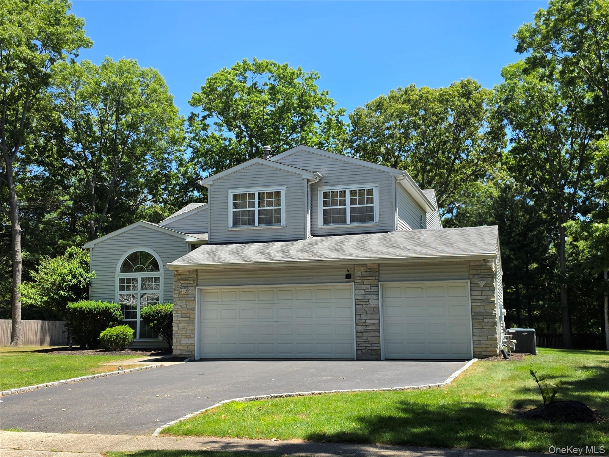 3 Arbor Field Way Property Photo 1