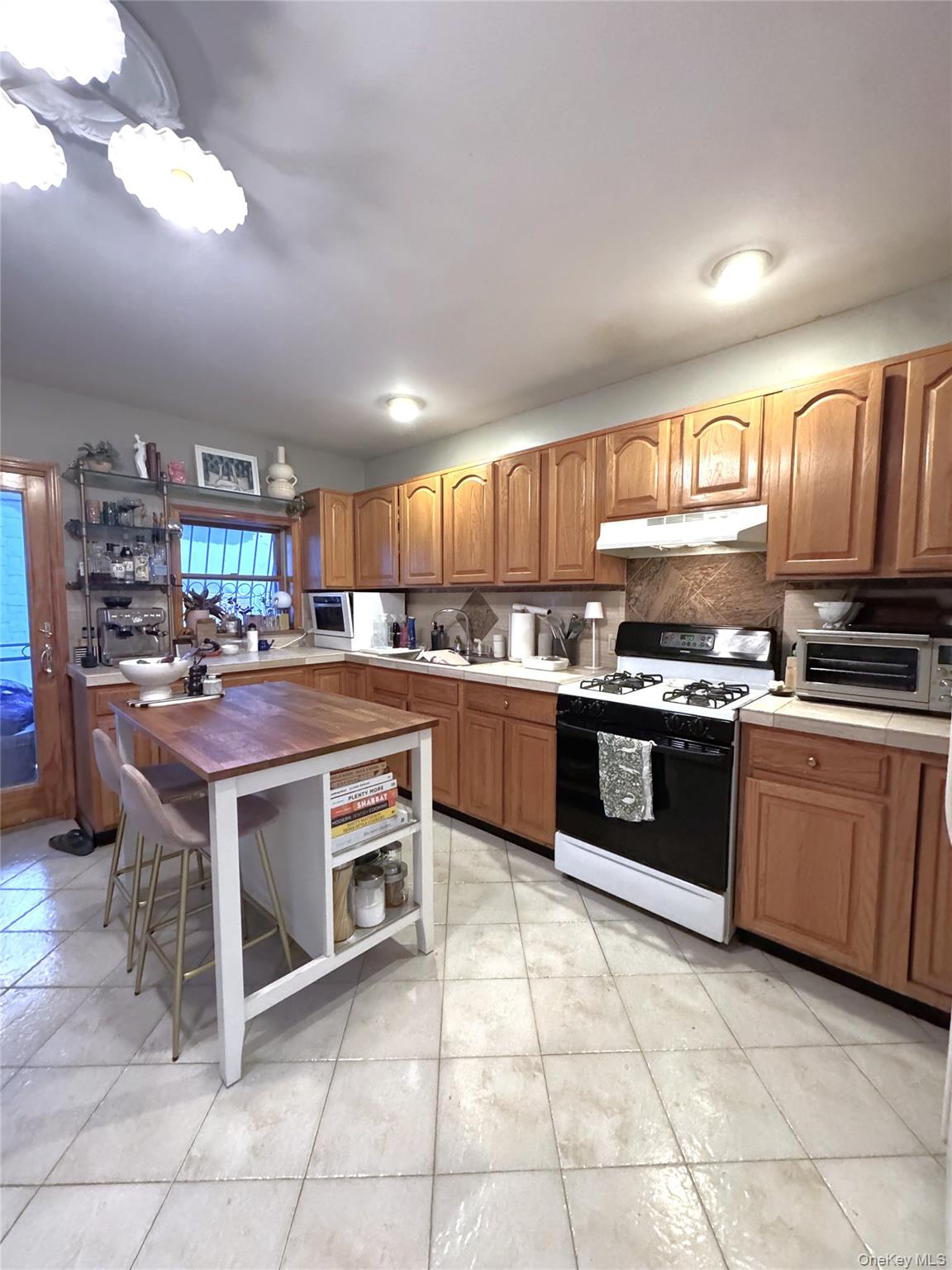396 Graham Avenue Property Photo 2