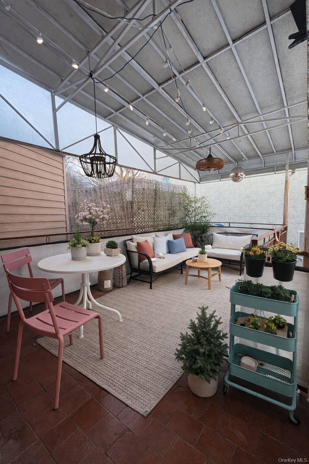 396 Graham Avenue Property Photo 10