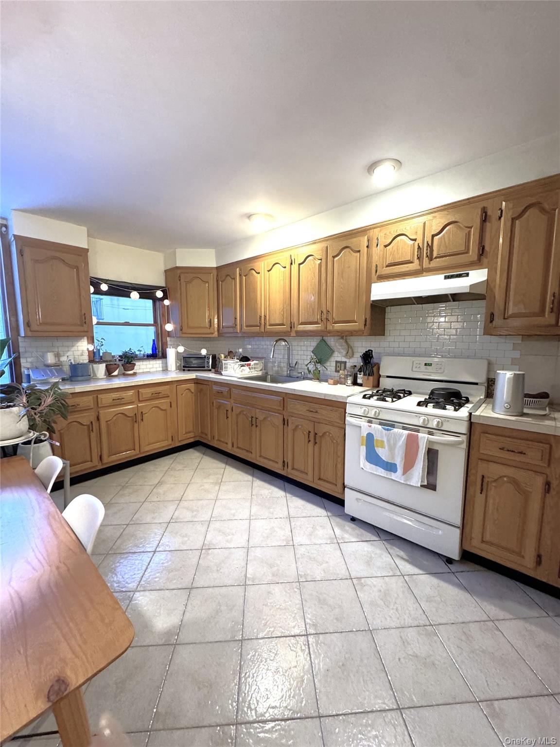 396 Graham Avenue Property Photo 11