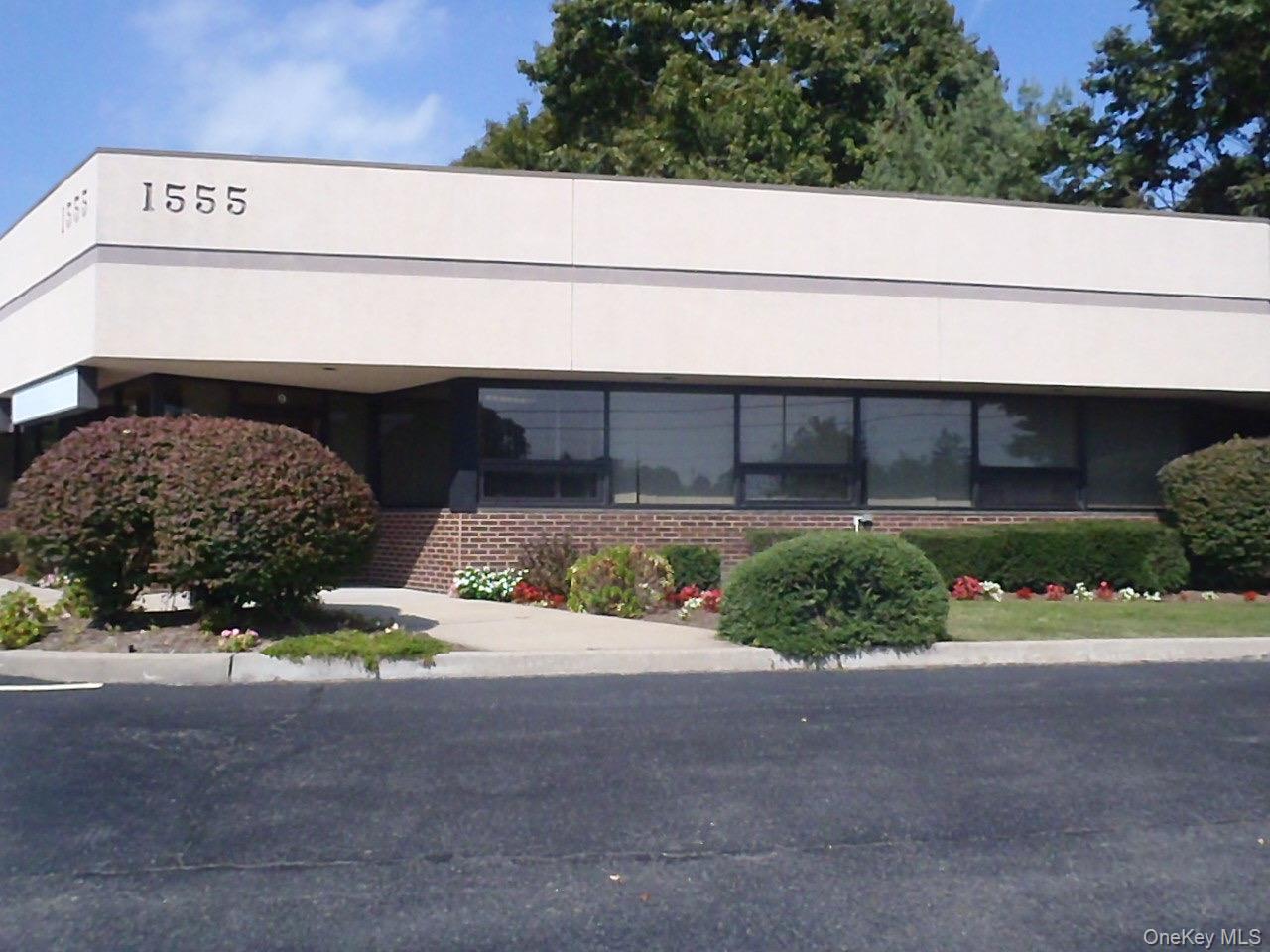 1555 Sunrise Highway 7 Property Photo 1