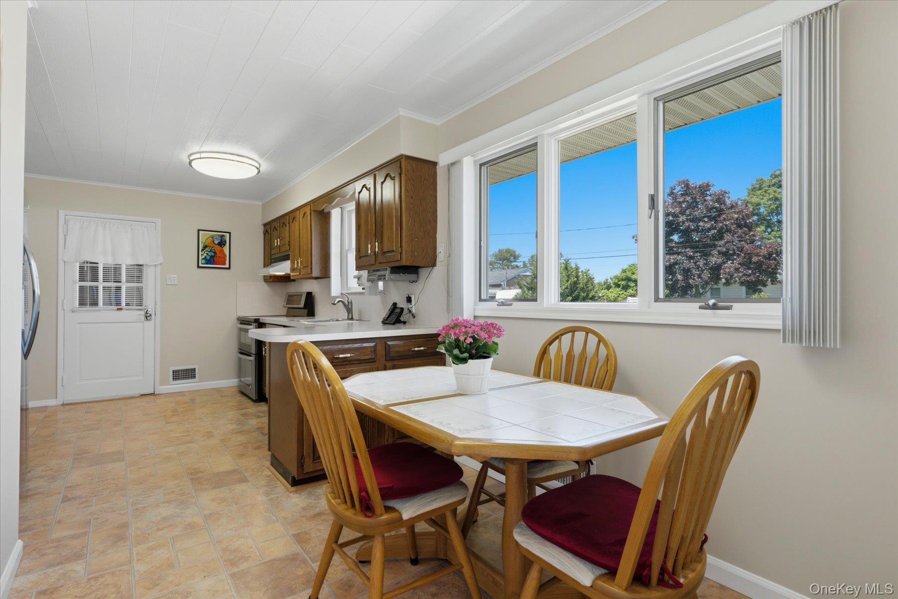 718 Patrick Street Property Photo 6
