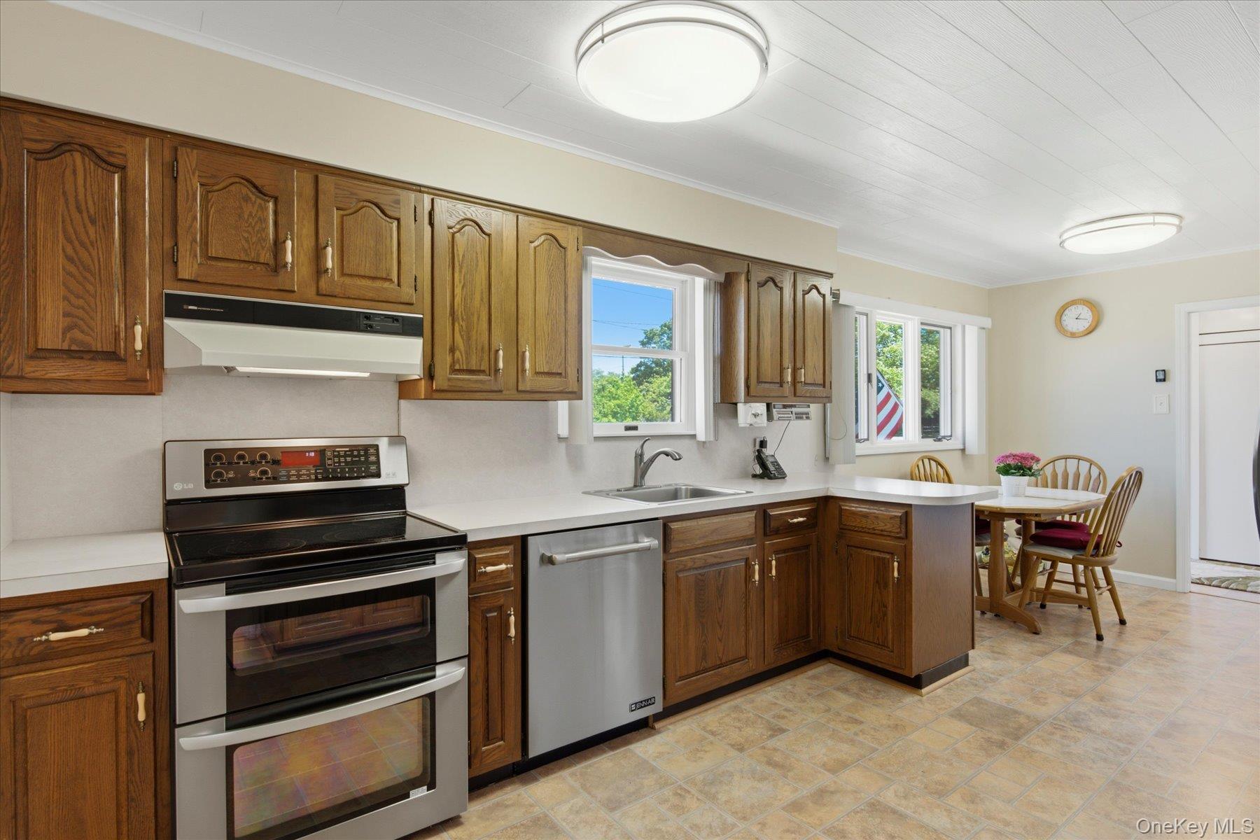 718 Patrick Street Property Photo 7
