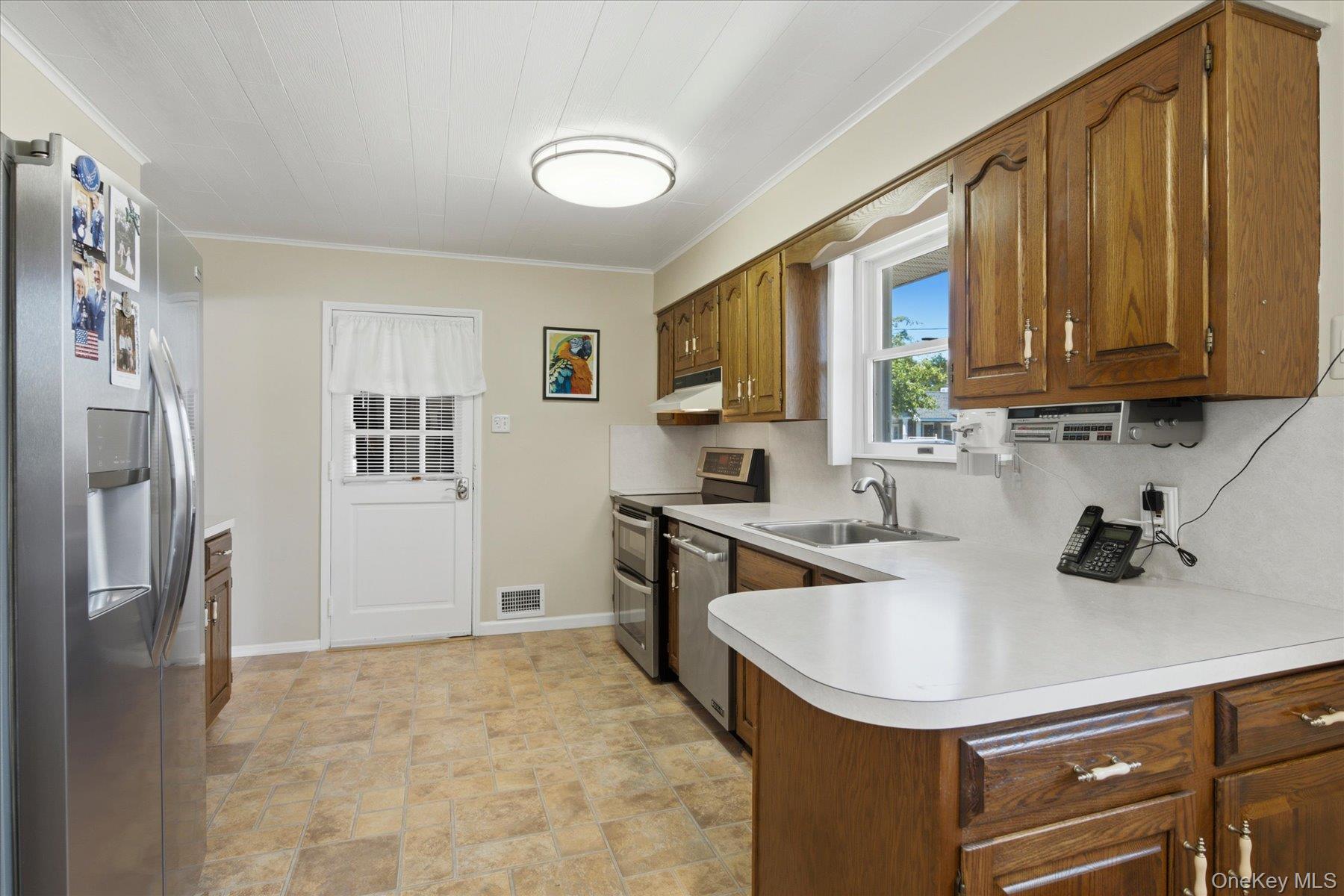 718 Patrick Street Property Photo 8