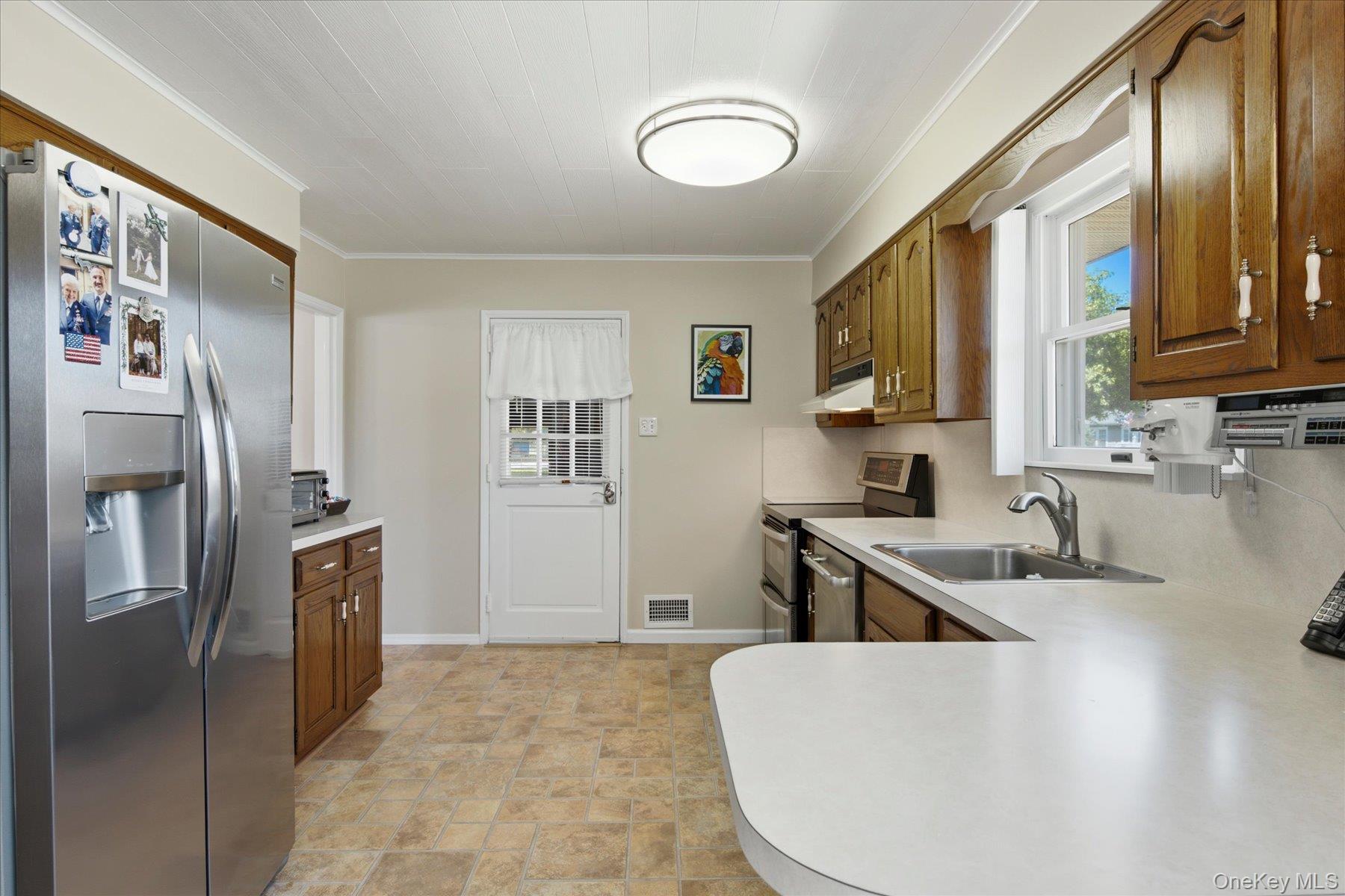 718 Patrick Street Property Photo 9