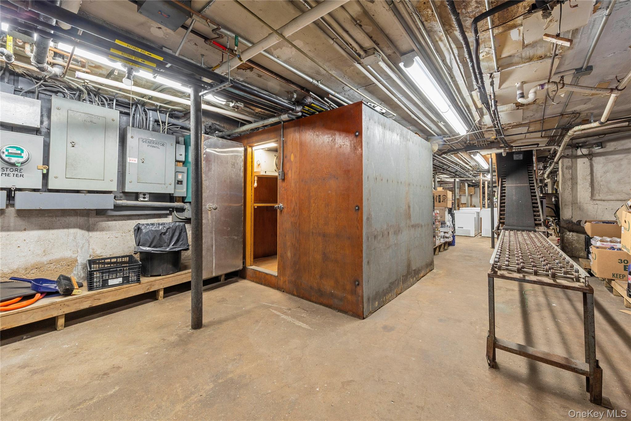 94-12 Jamaica Avenue Property Photo 8