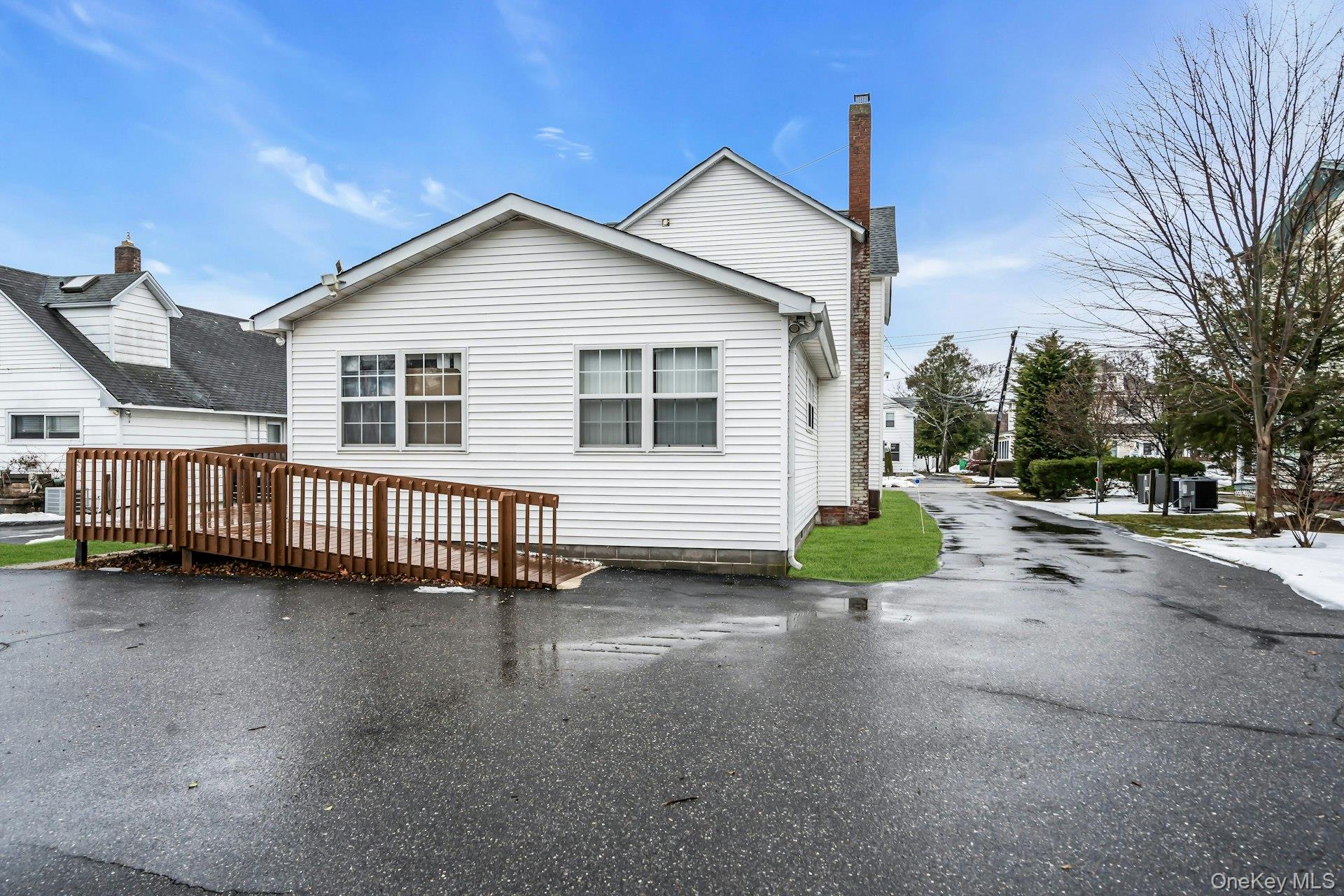 127 N Ocean Avenue Property Photo 3