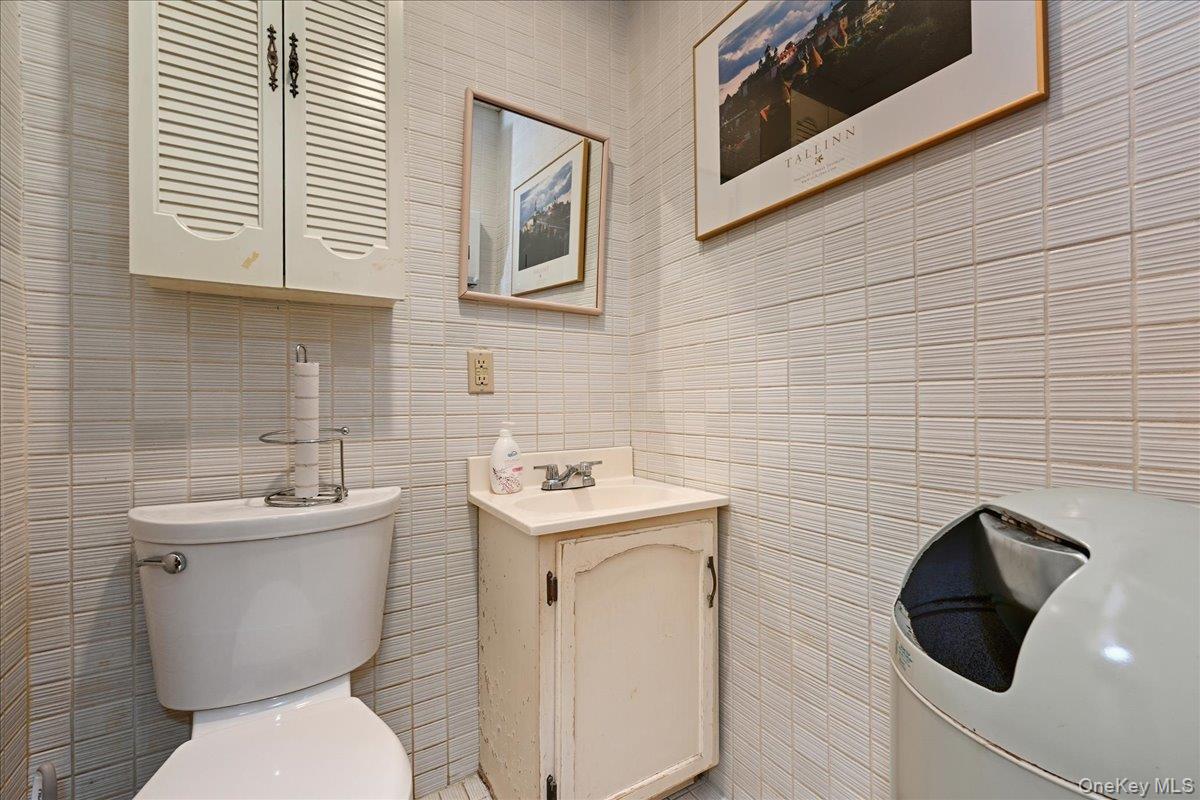 230 Hilton Avenue 107,108,109 Property Photo 15