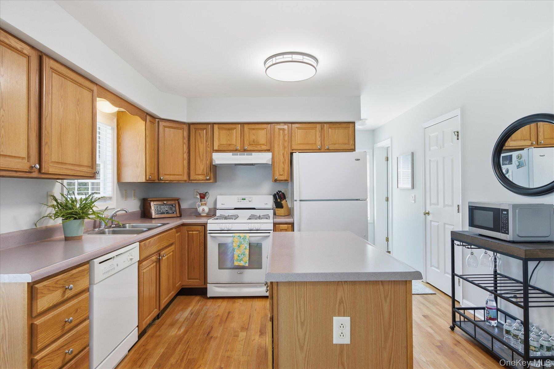 59 Peconic Avenue Property Photo 7