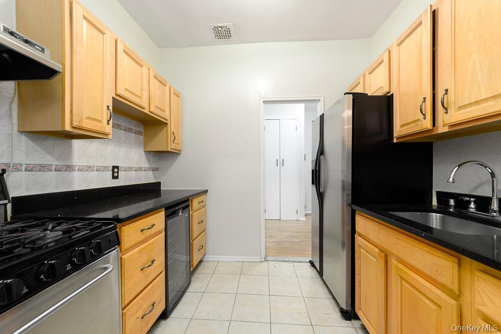 1199 E 53rd Street 1L Property Photo 1