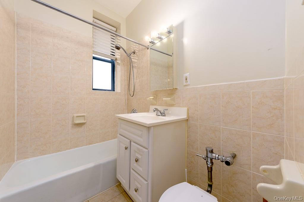 1199 E 53rd Street 1l Property Photo 5