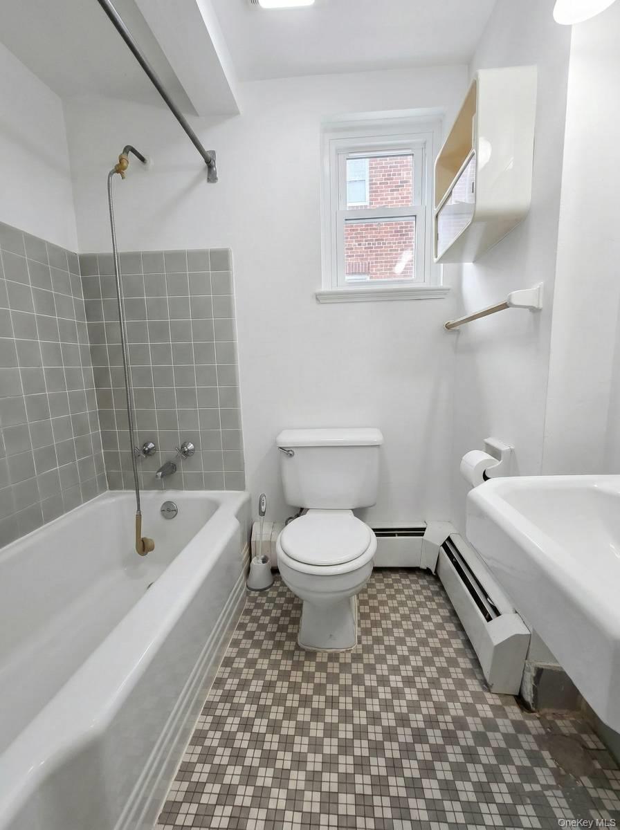 144-37 Grand Central Parkway 74e Property Photo 10