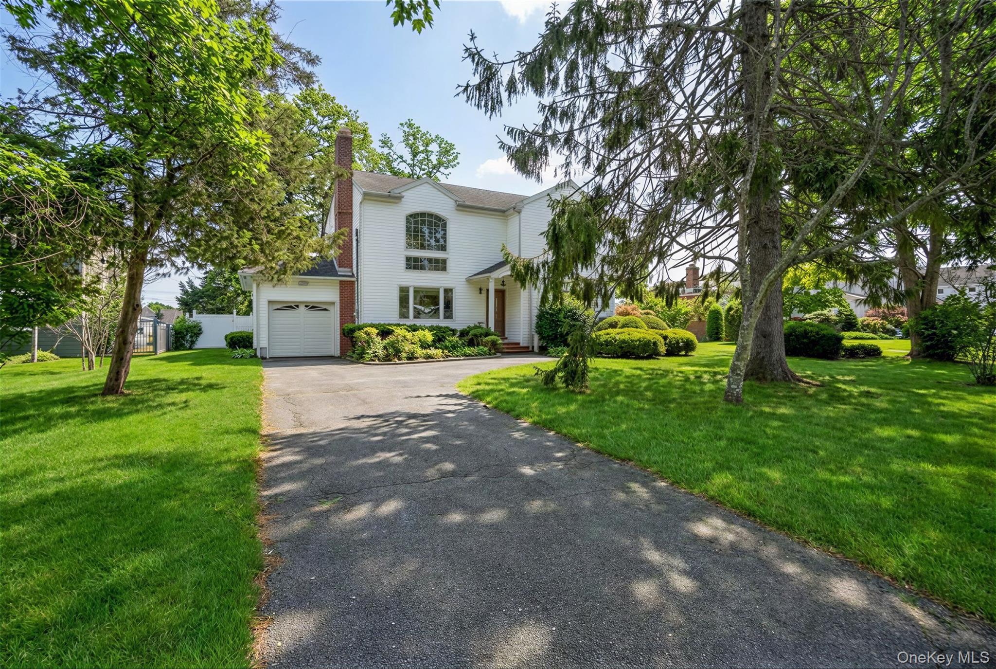 53 Hewitt Boulevard Property Photo 1