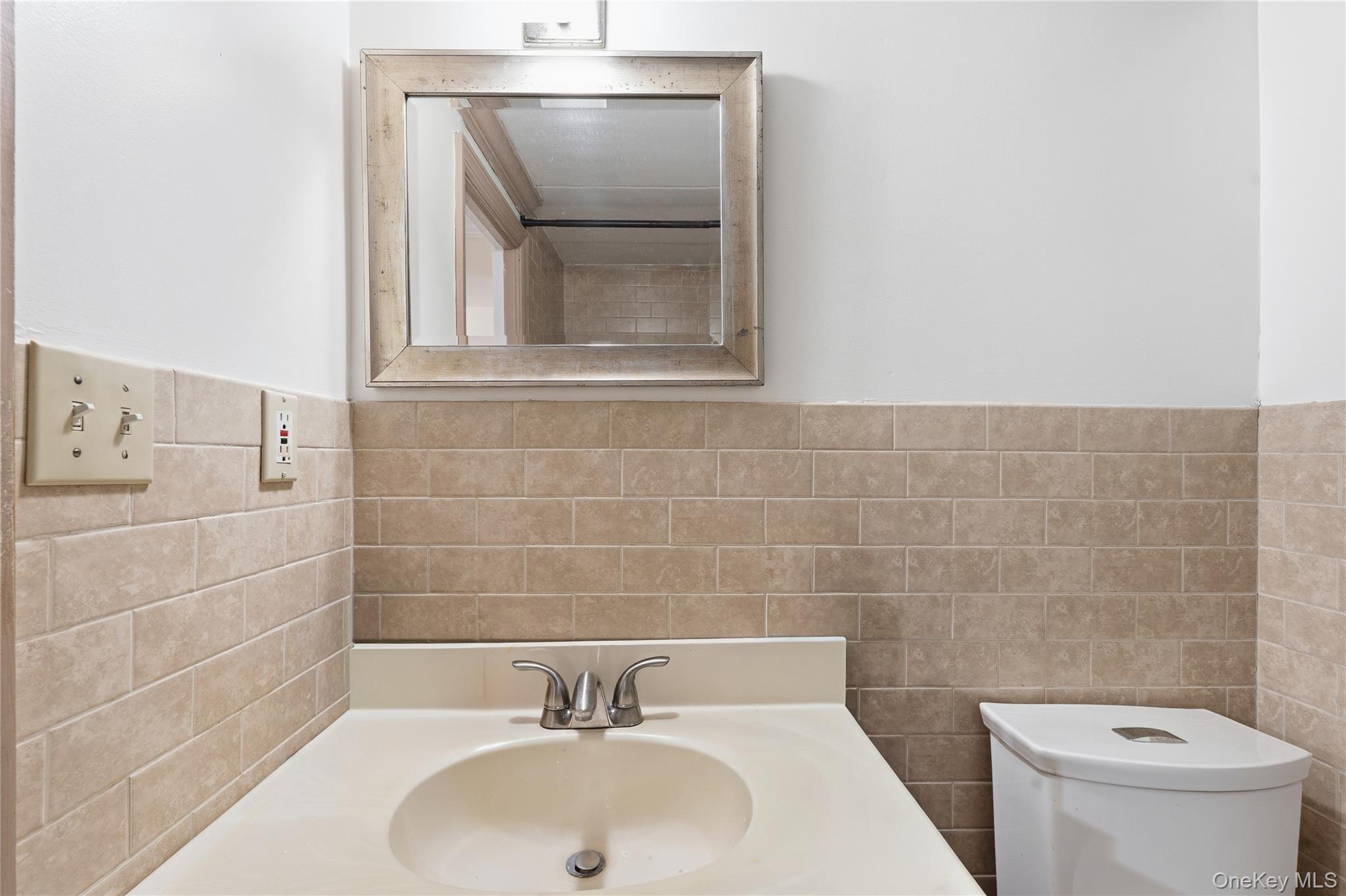 863 Home Street Property Photo 9