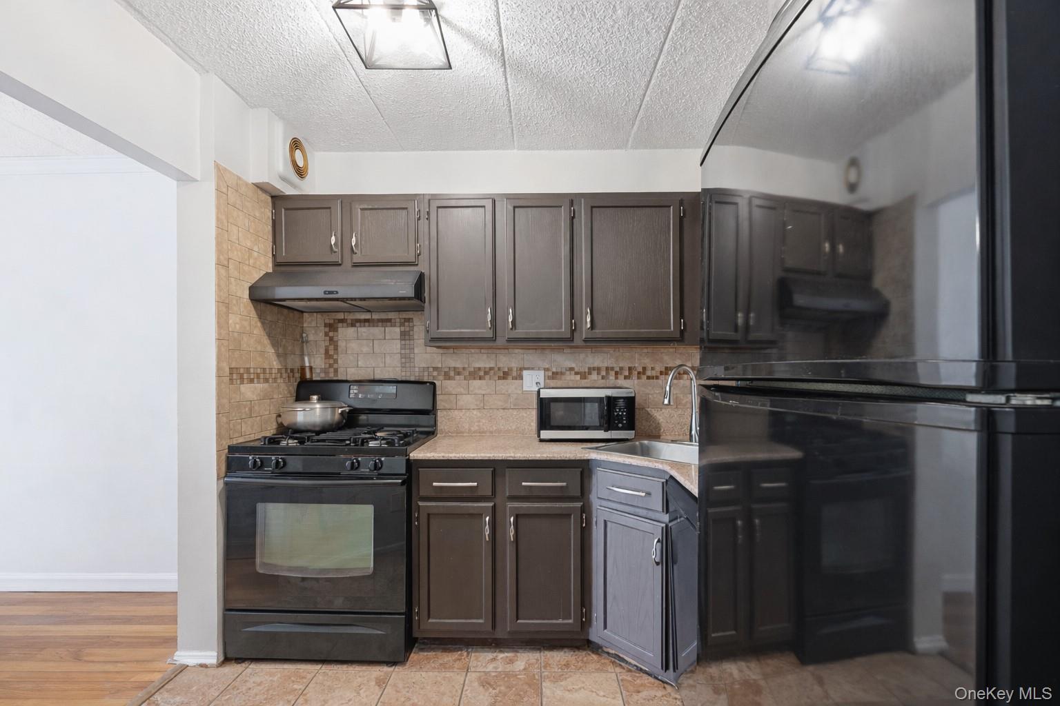 863 Home Street Property Photo 23