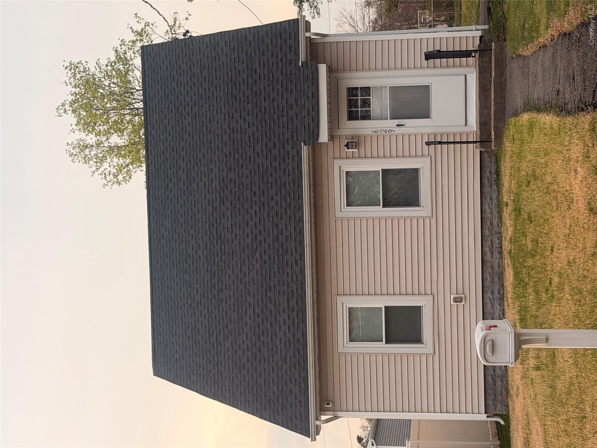 629 Lakeway Drive Property Photo 1