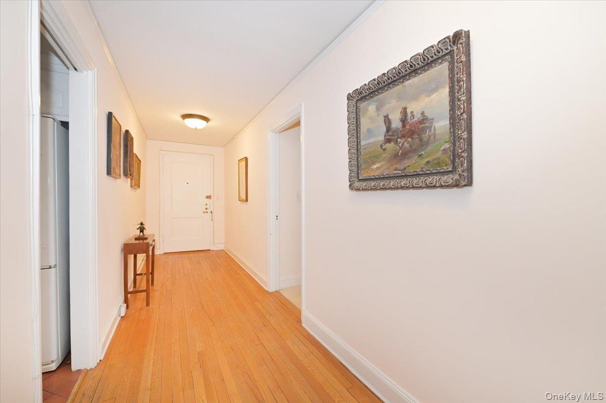160 Middle Neck Rd 2-g Property Photo 8
