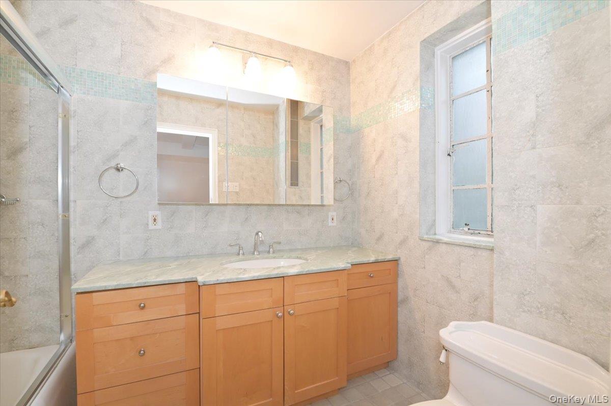160 Middle Neck Rd 2-g Property Photo 28