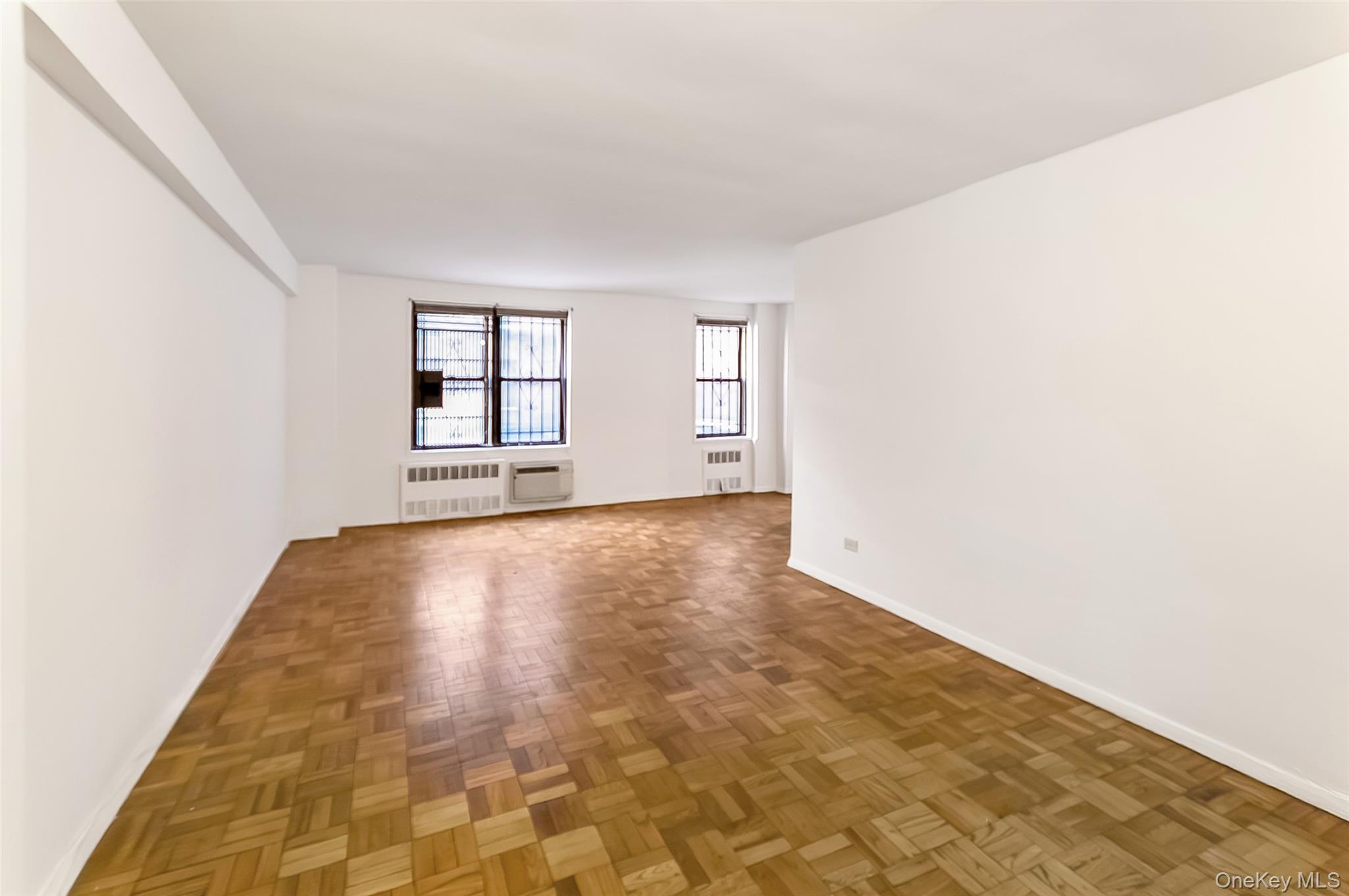 665 Thwaites Place 1x Property Photo 2
