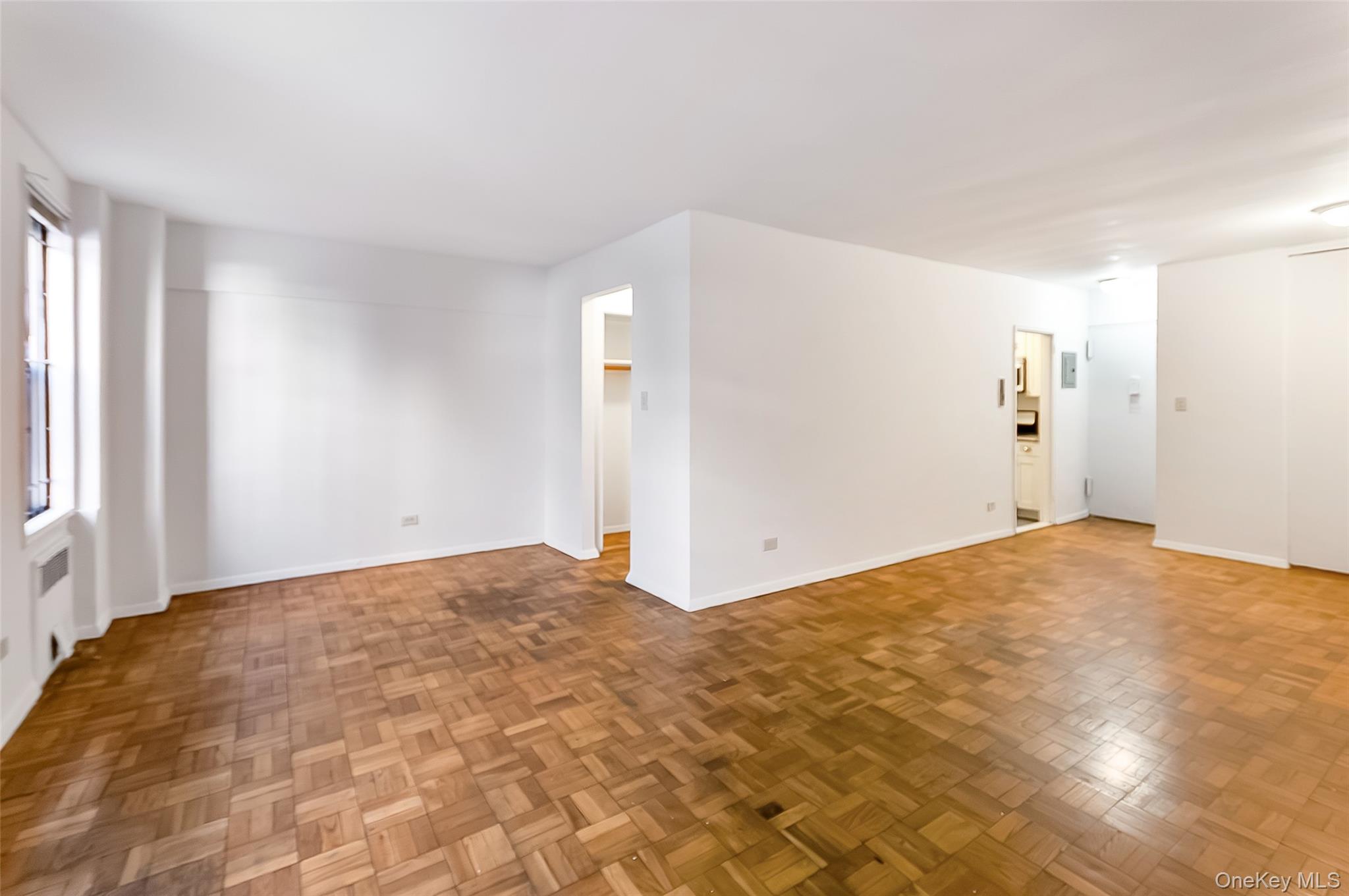 665 Thwaites Place 1x Property Photo 3